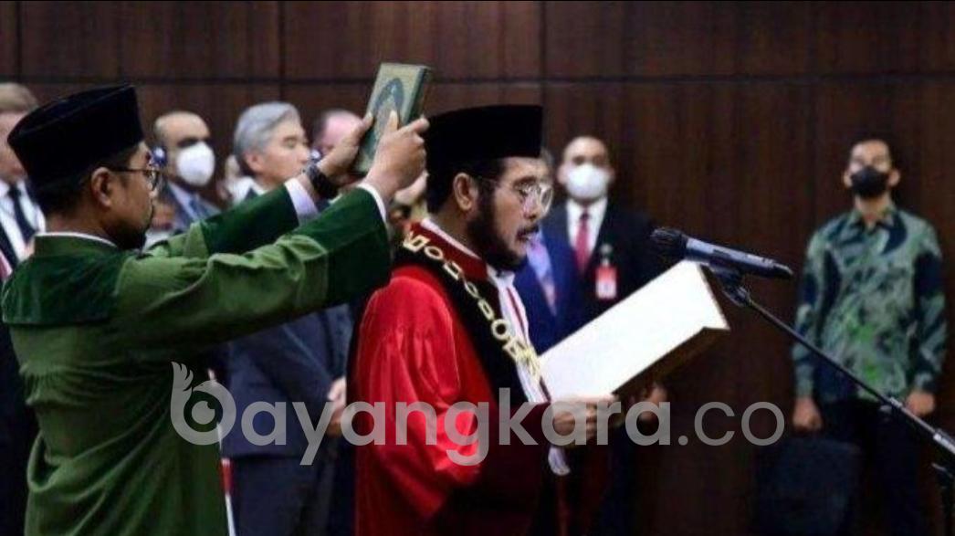 ADIK IPAR JOKOWI RESMI DI LANTIIK SEBAGAI KETUA MK PRIODE (2023-2028)