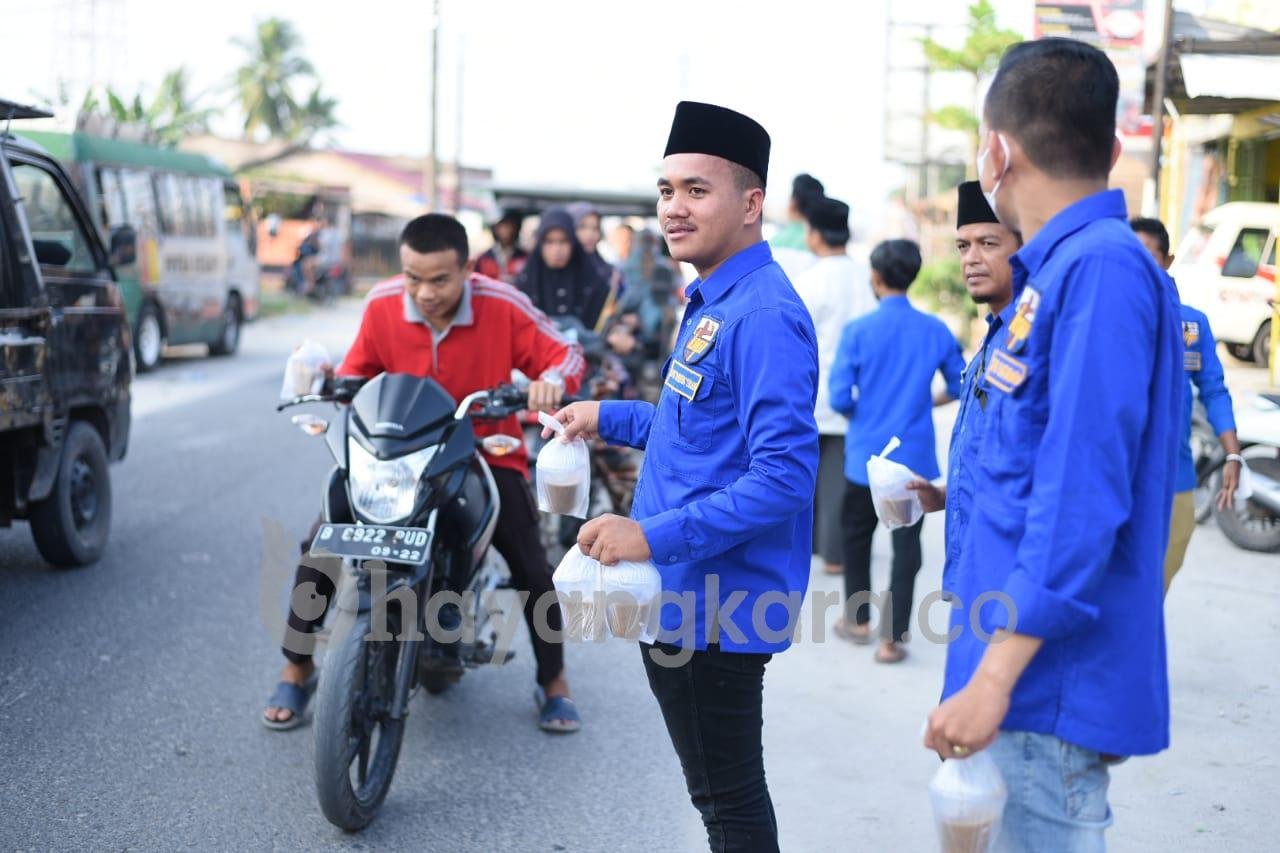 Ketua PK KNPI Tanjung Tiram Husni Mubaraq “Saling Berbagi Di bulan Ramadhan Sangat Berkah”. 