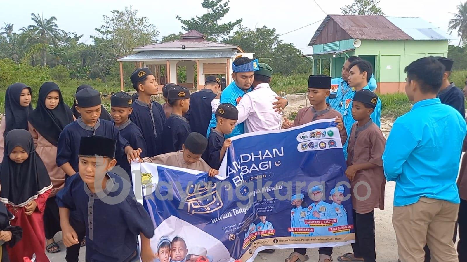 Ketua Umum Ikatan Pemuda Pelajar Mahasiswa Batu Bara (IPMBB) Darmawan Sarianto Nasution Bagi Bagi Sembako Ke Yatim Dan Dhuafa Serta Takjil Kepada Masyarakat. 