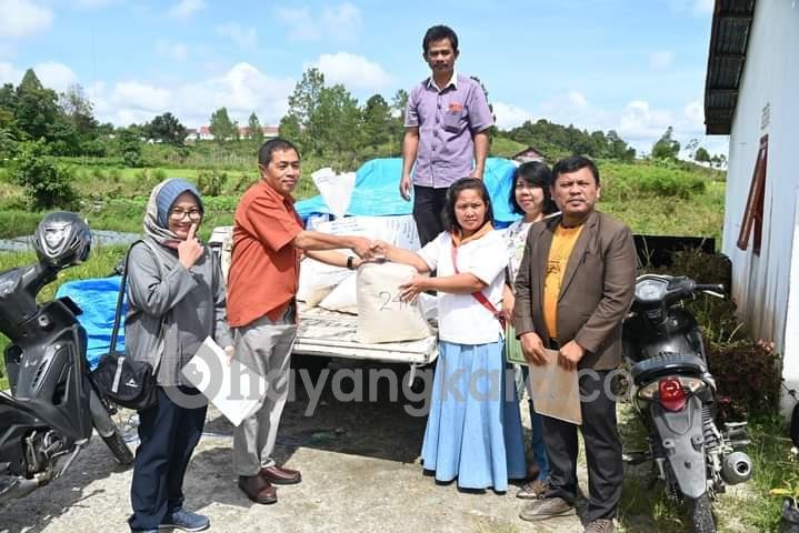 Bupati Serahkan Bantuan Beras Kepada Korban Bencana Puting Beliung di Humbahas