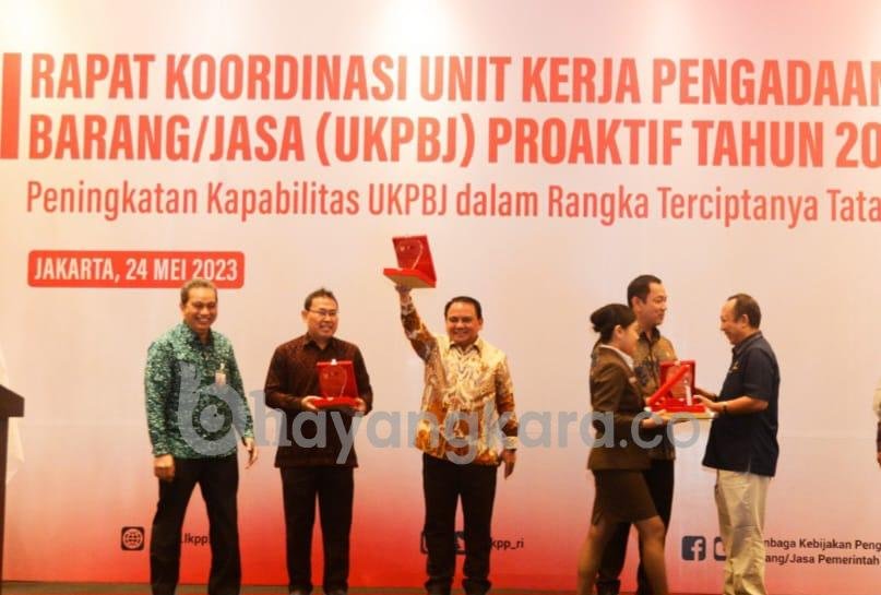 Kemenkumham Raih Penghargaan Terbaik UKPBJ Proaktif