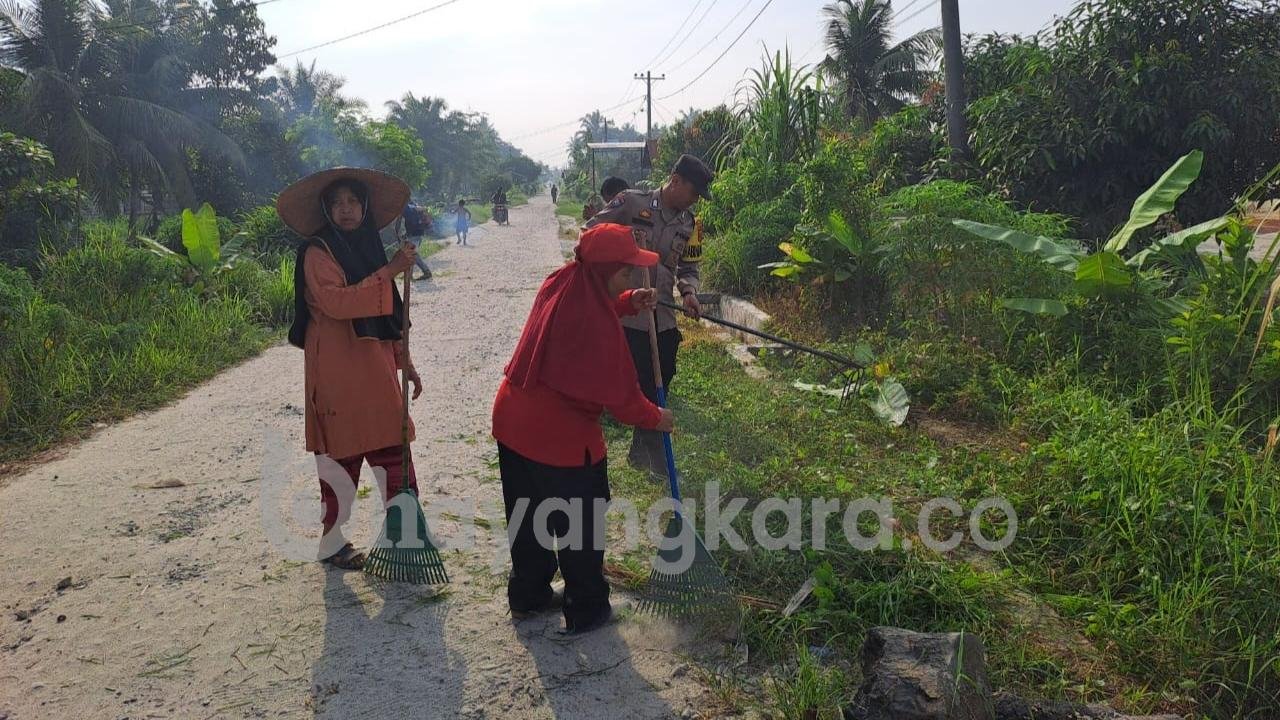 CIPTAKAN DESA BEBAS SAMPAH, DESA BENTENG LAKUKAN GOTONG ROYONG.