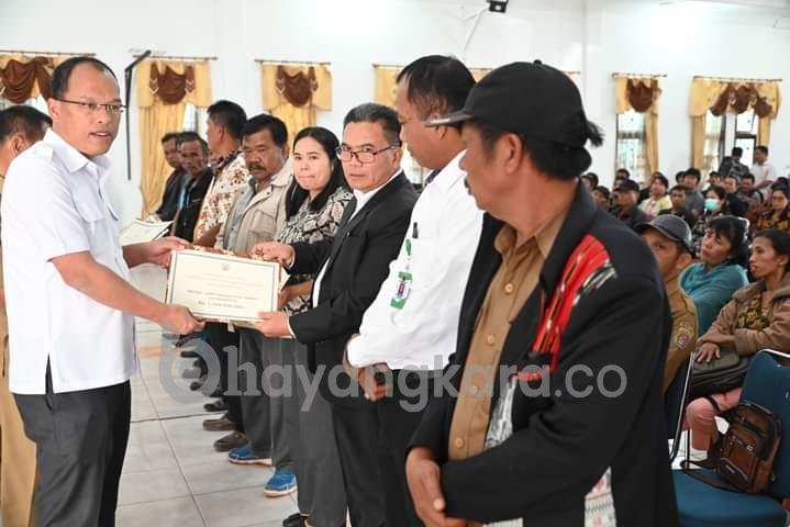 Bupati Humbahas Serahkan Hibah Keagamaan