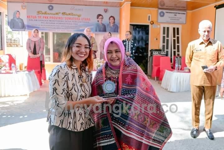 Ketua TP PKK Provsu Monitoring Desa Percontohan di Humbang Hasundutan