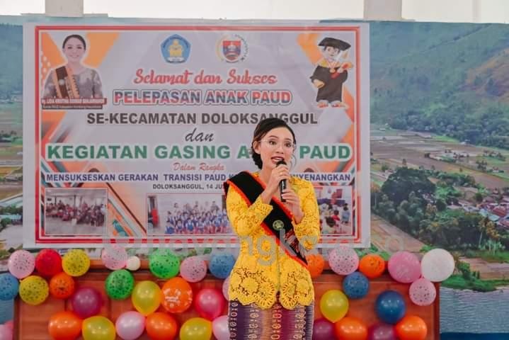 Bunda PAUD Lepas Anak PAUD Se-Kecamatan Doloksanggul