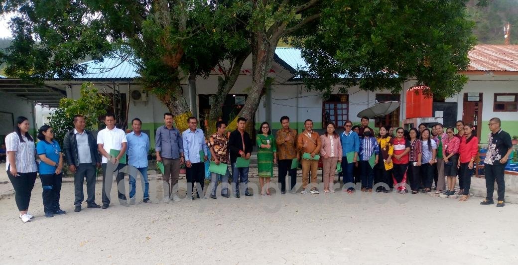 Keluarga Besar Smp negeri 1 Baktiraja mengheningkan cipta Untuk Sisingamangaraja XII