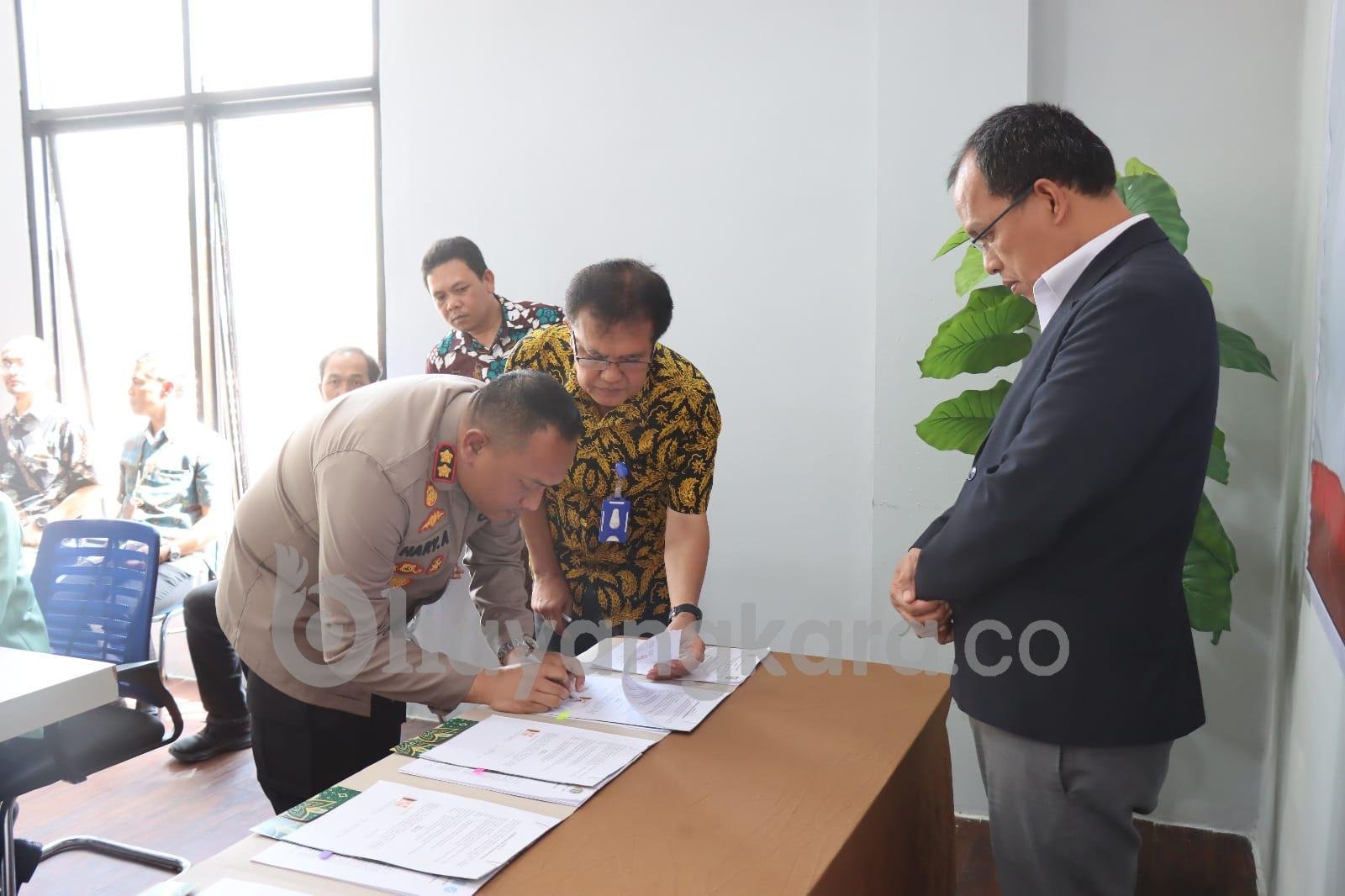 Penandatanganan (MOU)Pemkab Bersama Pihak penyelenggara MPP dan Polres Humbahas