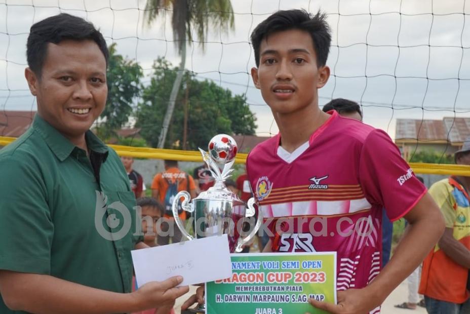 Penutupan Semi open Turnamen Volly Dragon Cup Sekaligus Pemberian Hadiah
