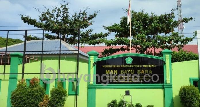 Diduga Madrasah Aliyah Negri (MAN)Lima Puluh Memungut Biaya Ke Siswa Tahun Pelajaran 2023-2024.