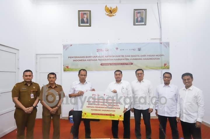 Bupati Humbahas Terima Alat Antropometri dan SDIDTK dari Pasar Modal Indonesia