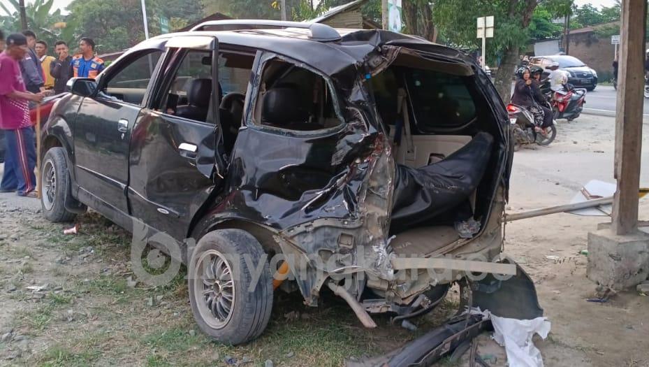 Mobil Xenia Disambar Kereta Api di Tualang, Satu Korban dari 8 Penumpang Dilarikan ke Rumah Sakit.