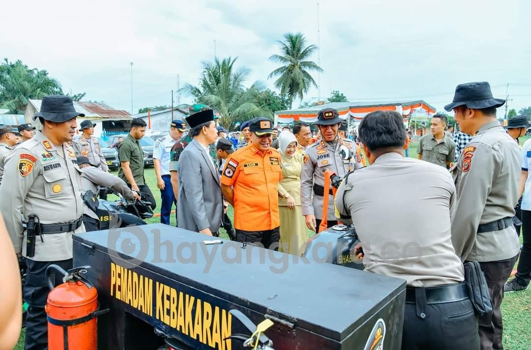 Bupati Batu Bara Ir Zahir M Ap Hadiri Gelar Apel Karhutla Polres Batu Bara Dilapangan Bola Kaki Lima Puluh. 