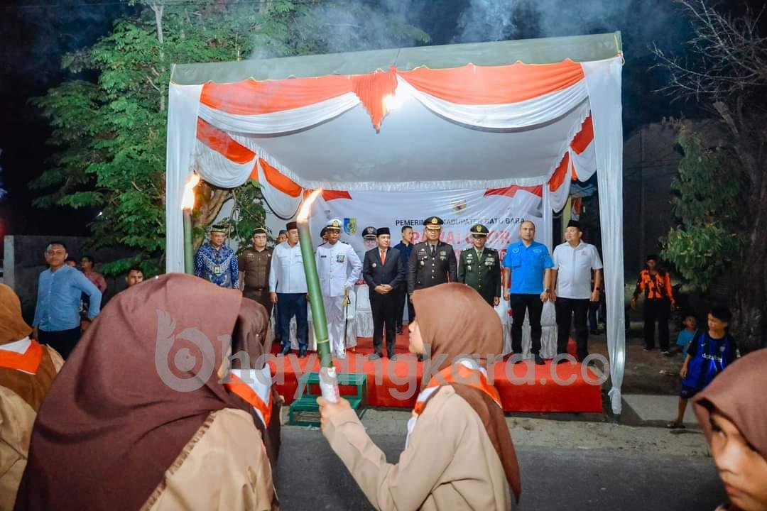 Sambut HUT RI Ke-78 tahun, Ratusan Warga Kabupaten Batu Bara Gelar Pawai Obor. 