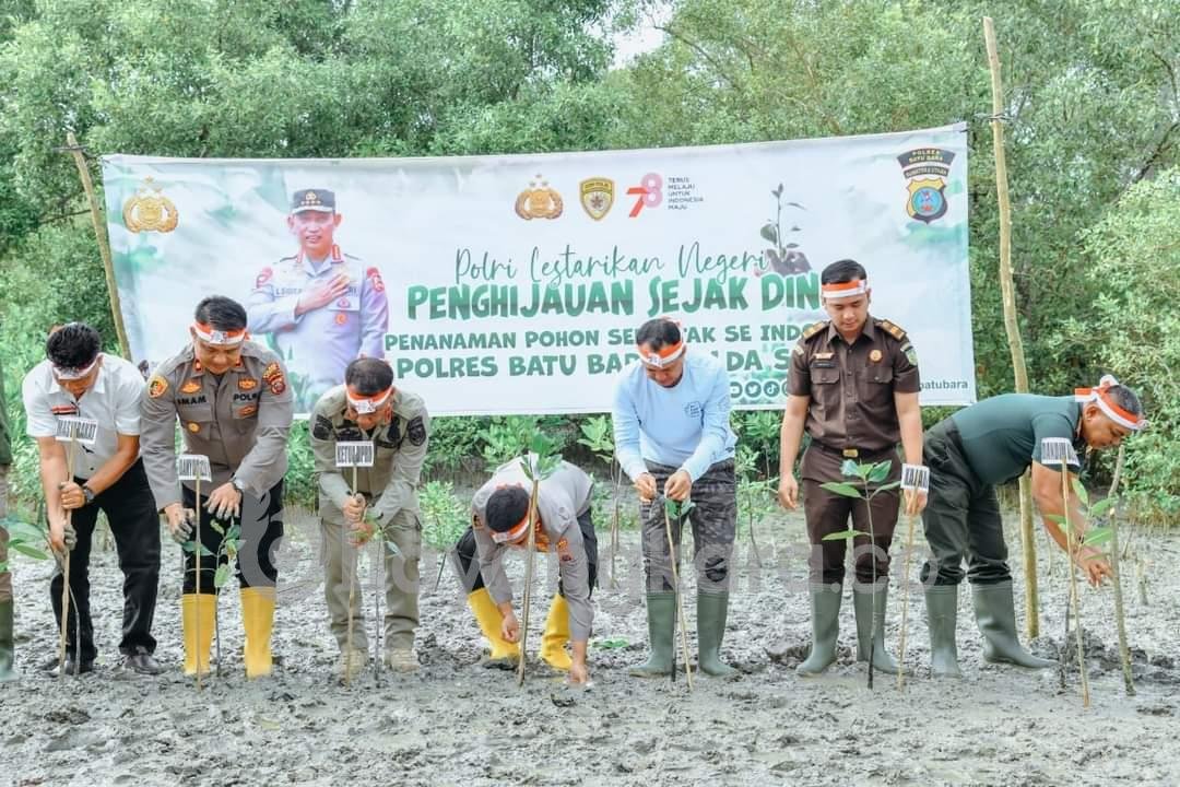 Program Tanam Seribu Mangrove Polres Batu Bara Bersama Bupati Batu Bara Ir Zahir M Ap Turut Serta Dilapangan. 