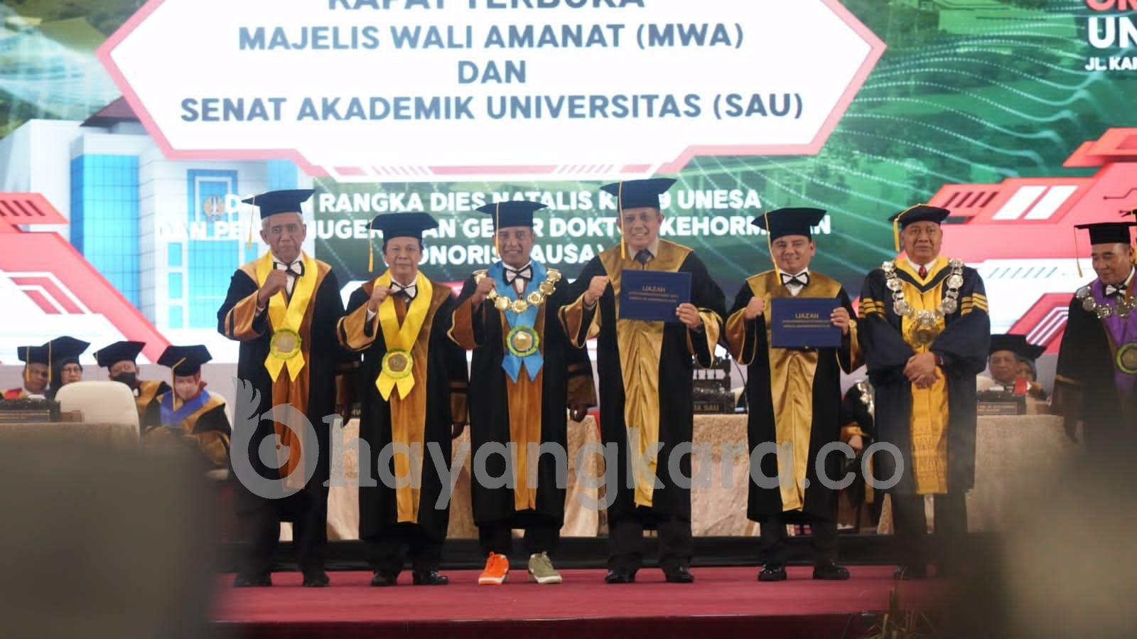 Sekjen Kemenkumham Terima Doktor Honoris Causa dari UNESA.