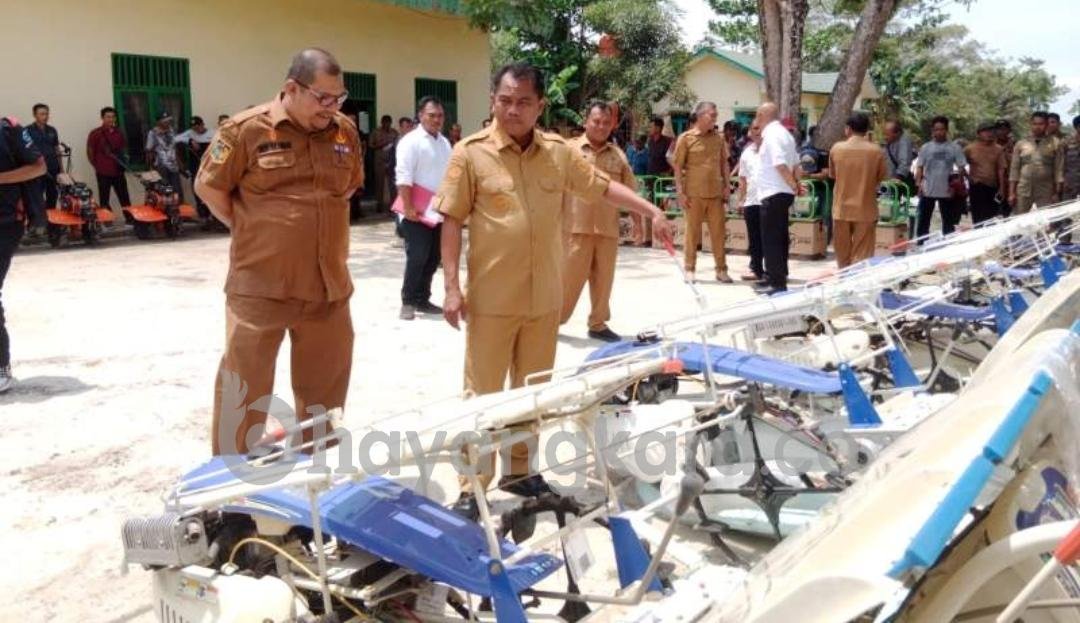 Pertanian Komoditi Unggulan Sergai, Bupati Serahkan Bantuan Mesin Alat Pertanian Untuk 117 Kelompok Tani.