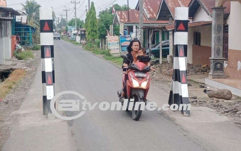 Dinas PUTR Serdang Bedagai Pasang Portal Jalan, Batasi Kendaraan Bertonasi Tinggi