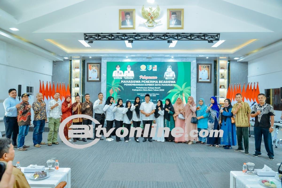 Bupati Batu Bara Zahir Lepas Penerima Beasiswa Sawit.