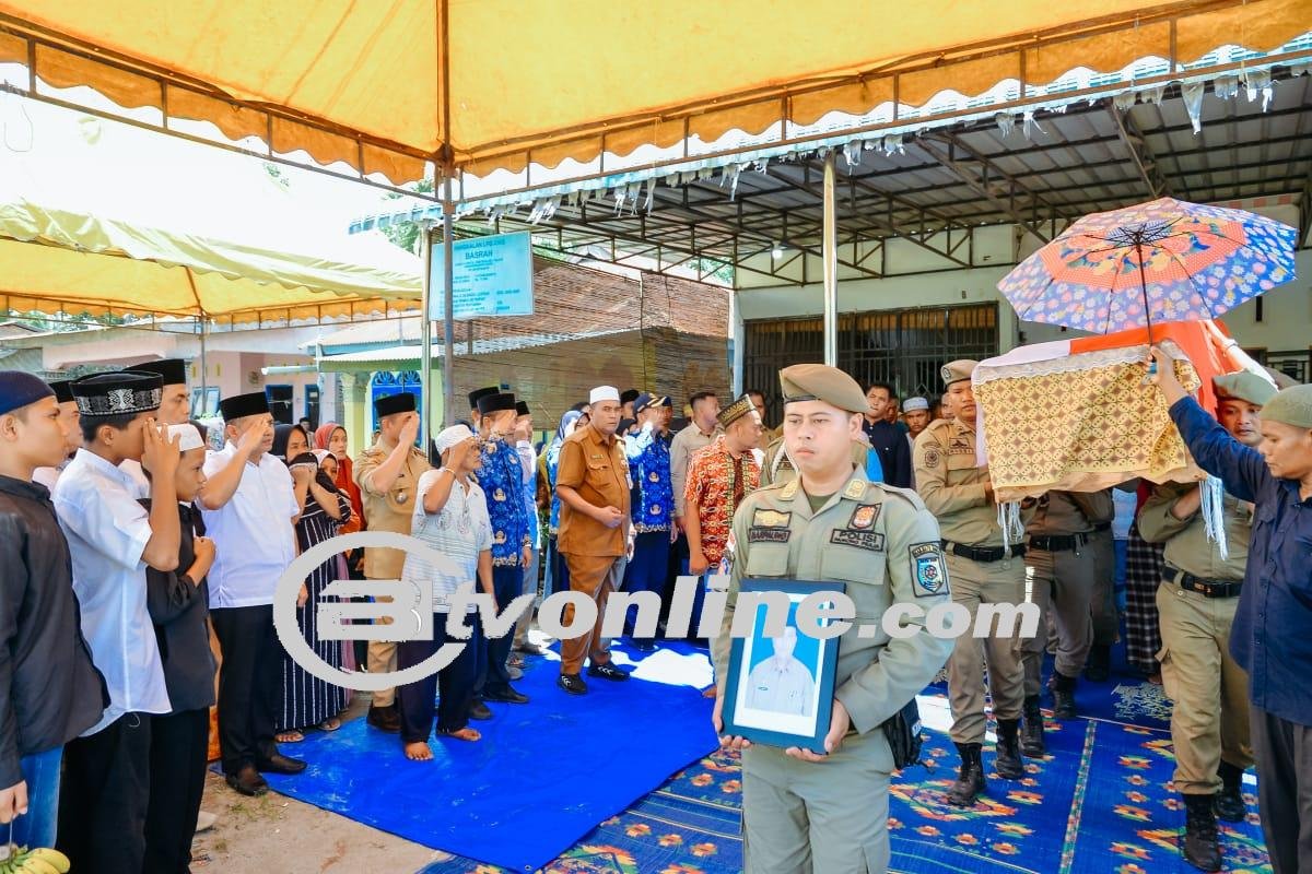 Bupati Zahir Pimpin Upacara Pelepasan Jenazah Camat Talawi.