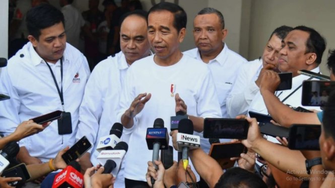 “Kontroversi Panas: Jokowi Tantang Anies untuk Mengungkap Detail Pernyataan Titipan PSN”
