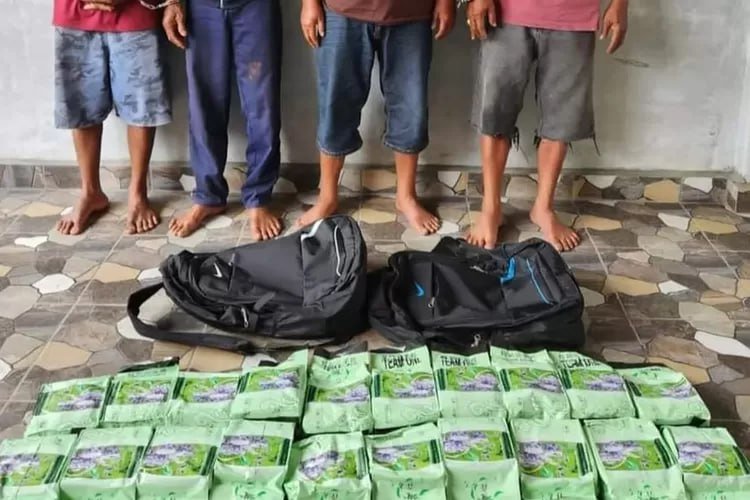 Nekat!!4 Pria Ditangkap Usai Jual Sabu Di Tanjung Balai.