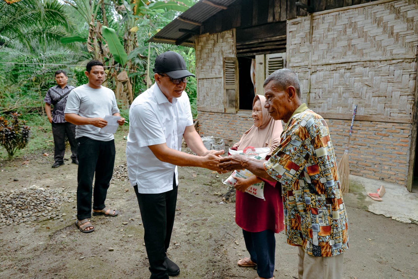 Bupati Zahir : Tidak Boleh Ada Warga Sakit yang Kesulitan Berobat