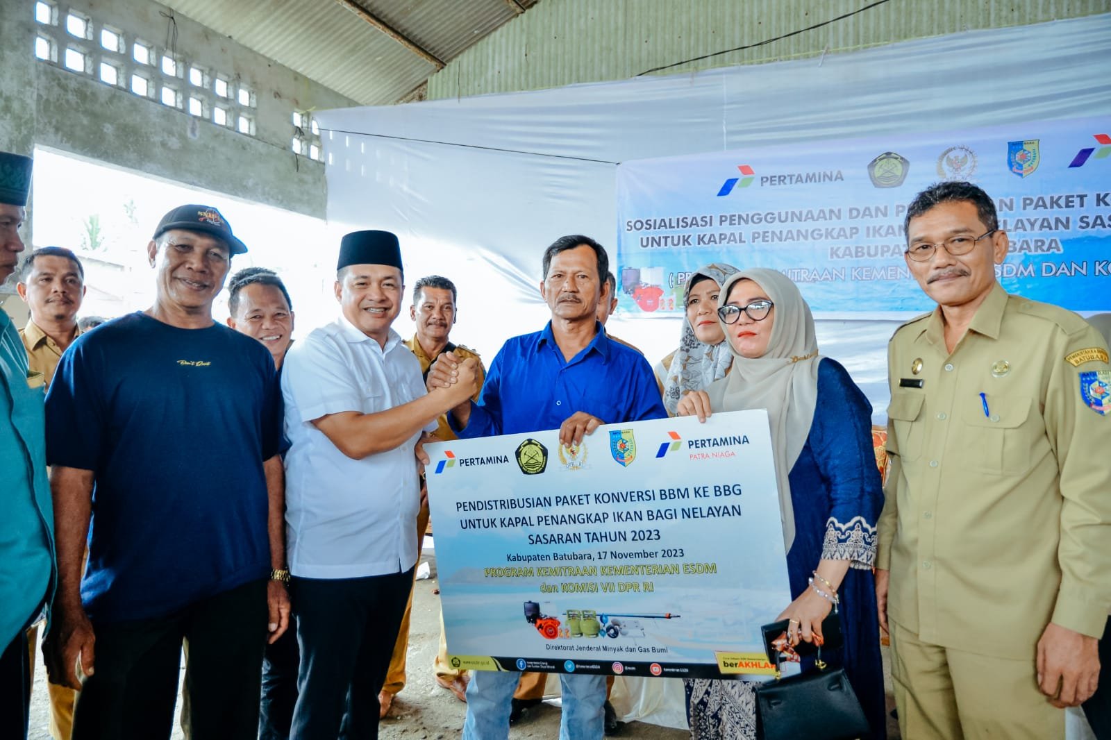 Pemkab Batu Bara Bagikan Paket Konversi BBM ke BBG untuk Nelayan, Solusi Atasi Kelangkaan Minyak