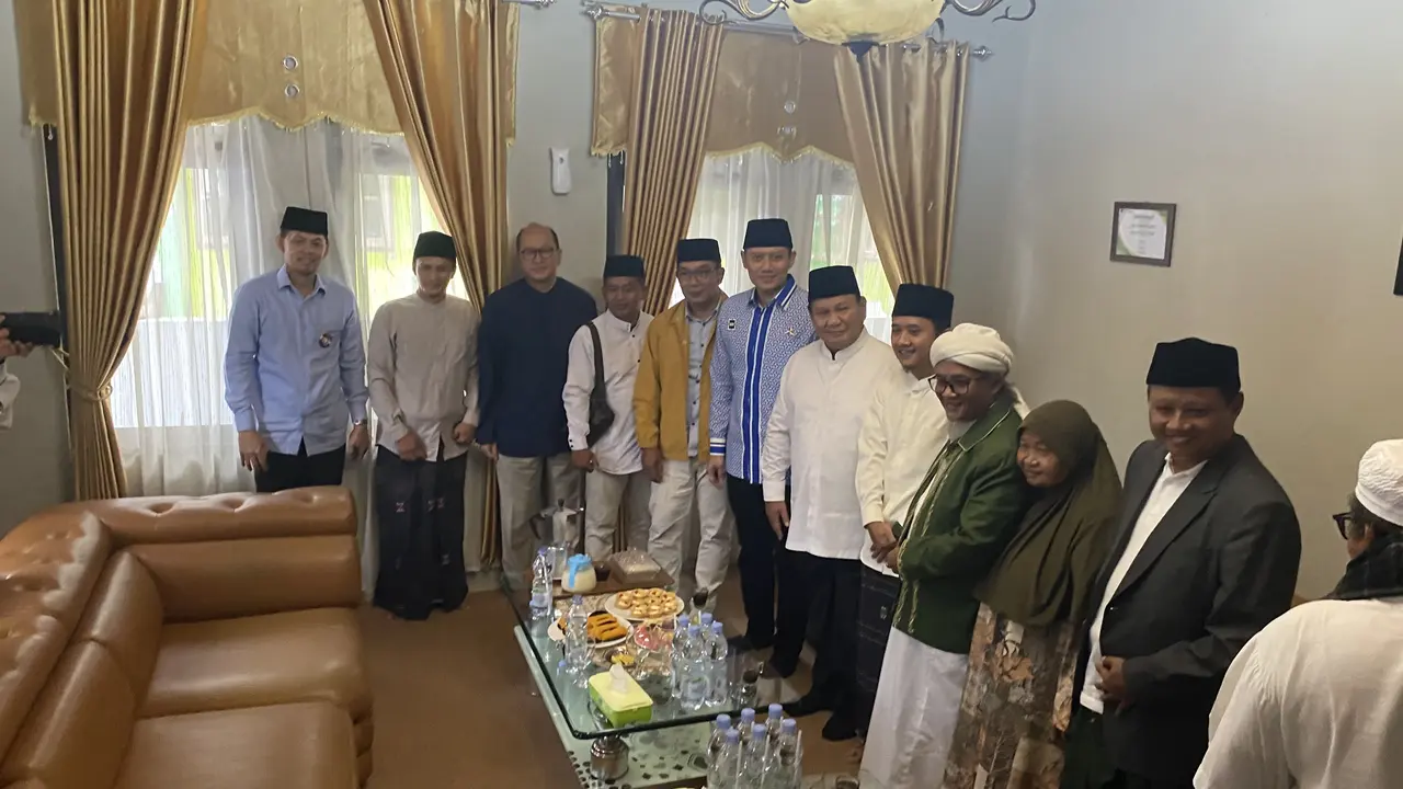 Prabowo Subianto Kunjungi Pondok Pesantren Miftahul Huda, Ditemani AHY dan Tokoh Politik Terkemuka