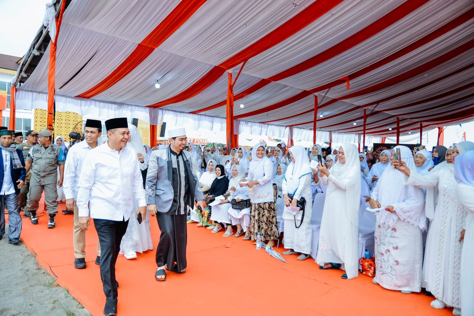 HUT ke-17 Batu Bara, Ustadz Solmed Isi Tausiah di Dzikir dan Doa Bersama