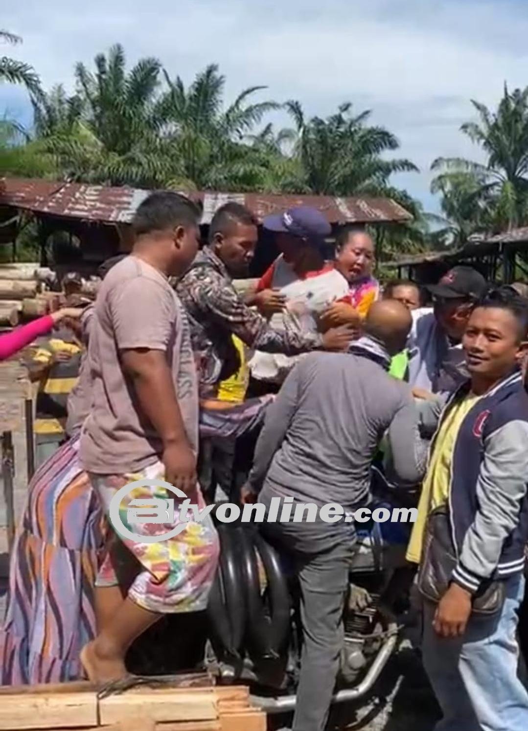 Nasib Tukang Becak Barang di PN Tebingtinggi, Meminta Keadilan