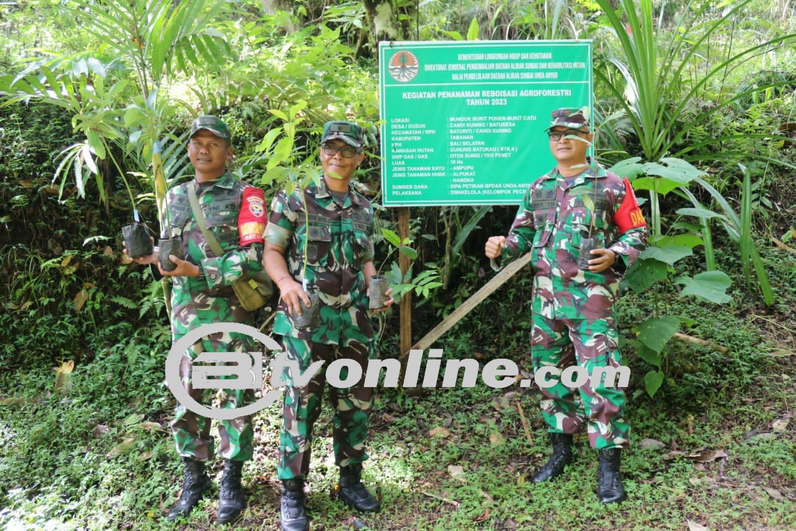 Upaya Mencegah Terjadinya Bencana Tanah Longsor, Jajaran Kodim Tabanan Melaksanakan Penanaman 10.000 Bibit Pohon