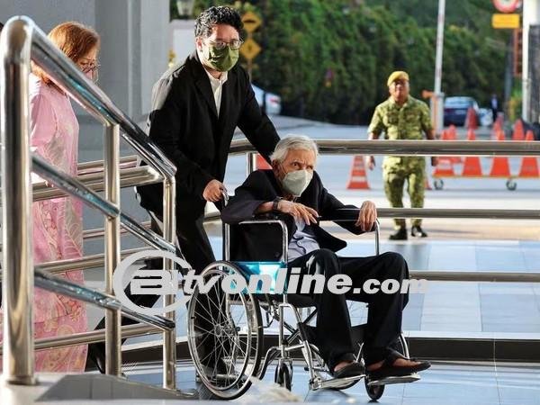 Mantan Menkeu Malaysia Daim Zainuddin Didakwa Gagal Laporkan Aset Mewah