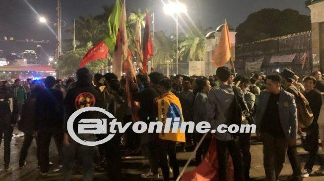 Massa Membubarkan Diri, Lalu Lintas Jalan Imam Bonjol Kembali Normal