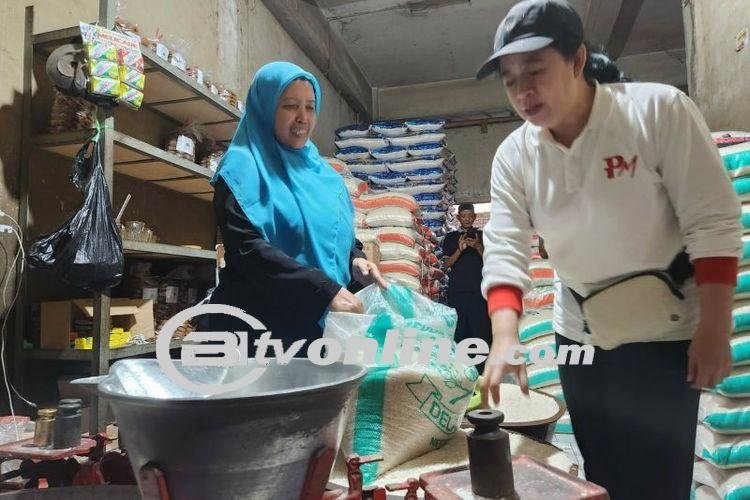 Puan Maharani Memborong Beras untuk Rakyat di Pasar Kartasura