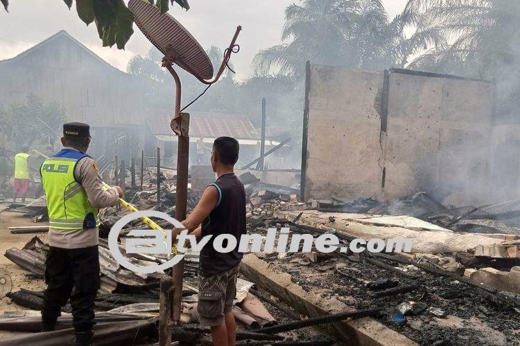 Tak Terima akan diCeraikan, Suami Aniaya Istri Hingga Bakar Rumah