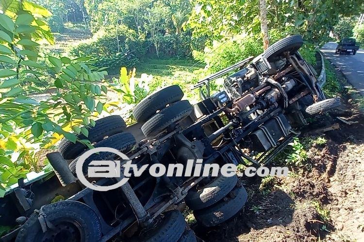 Tak Kuat Nanjak, Truk Pengangkut Batu Bara di Purworejo Nyungsep  ke Jurang