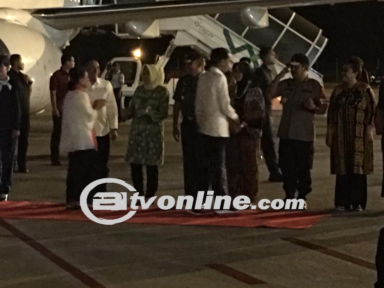 Presiden Jokowi Tiba Di Bandara Udara kualanamo