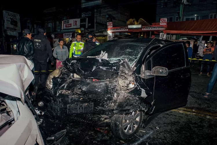 Kecelakaan Beruntun di Bandung Libatkan 5 Kendaraan