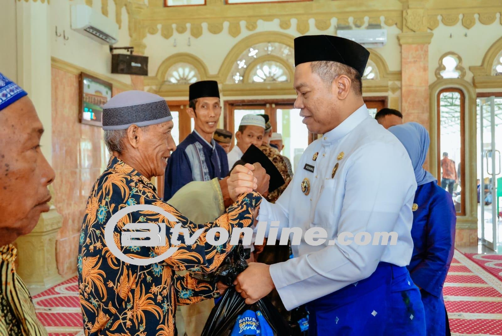 Sambut Bulan Rajab & Ramadhan 1445 H, Tim Batu Bara Bangkit Bagikan 1050 Paket Sembako