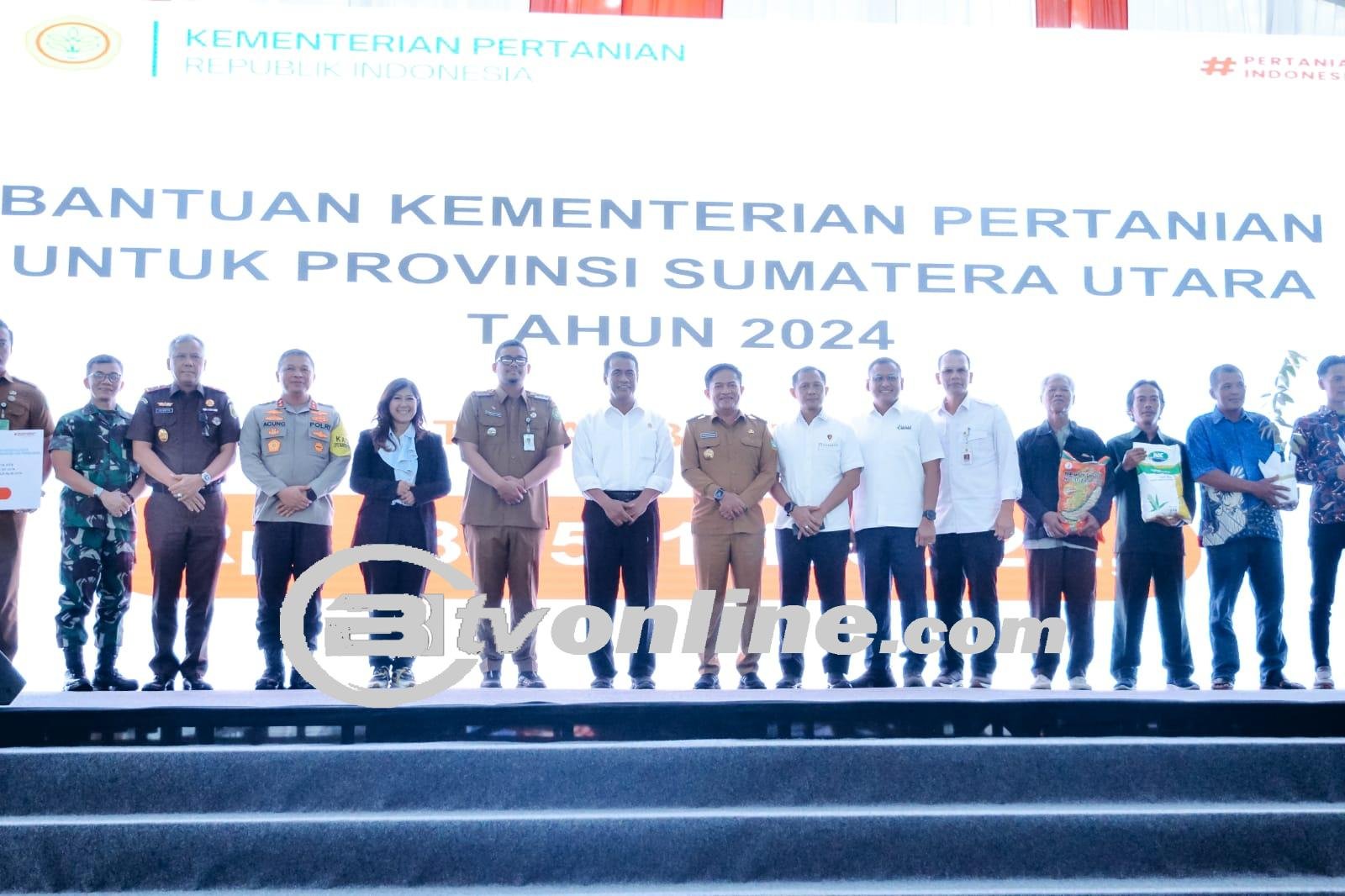 Dukung Penguatan Ketahanan Pangan, Pj Nizhamul Hadiri Penyerahan Bantuan Pertanian Oleh Mentan RI