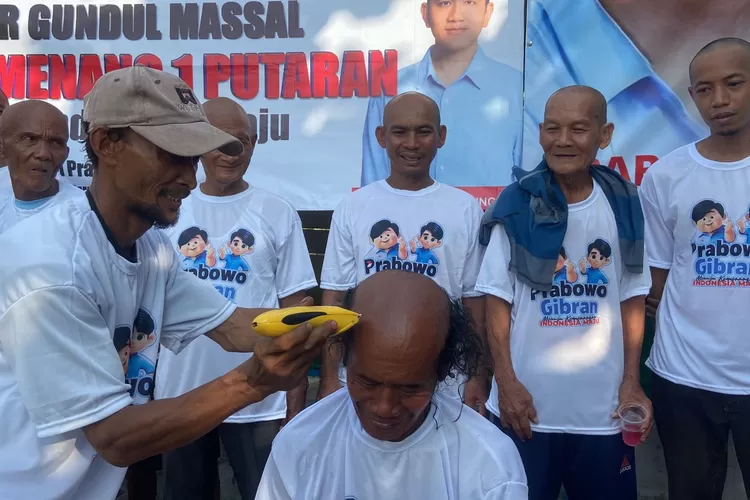 Pendukung Prabowo-Gibran di Pekalongan Gelar Aksi Cukur Gundul