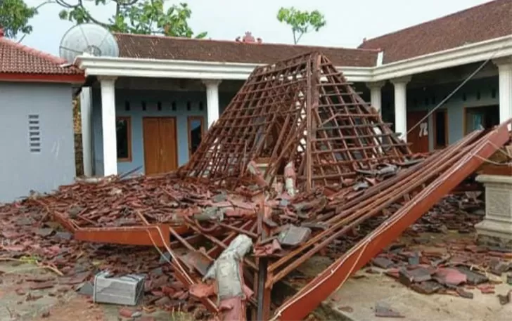Puluhan Rumah dan Balai Desa Rusak Akibat Puting Beliung di Pucanganom