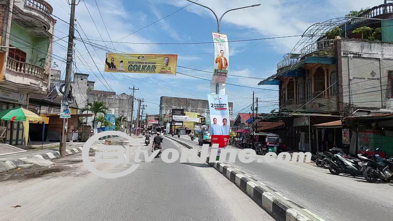 “Bawaslu Batu Bara Diduga Abaikan Bersihkan Alat Peraga Kampanye pada Masa Tenang”