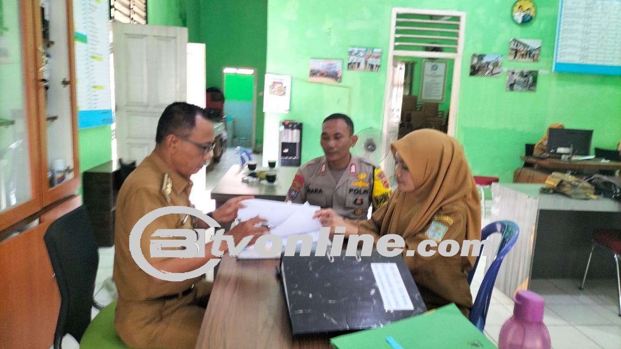 Perkuat Kemitraan, Bhabinkamtibmas Polsek Kota Baru Sambangi Kantor Kelurahan