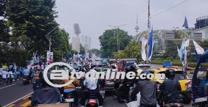 Lalin Macet, Massa Pendukung Prabowo-Gibran Konvoi ke GBK