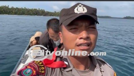 Beredar Video Polisi Membawa Kotak Suara Terombang Ambing Ditengah Lautan
