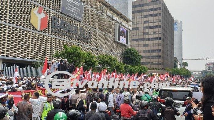 Massa Demo di Depan Bawaslu, Arah Monas Macet!