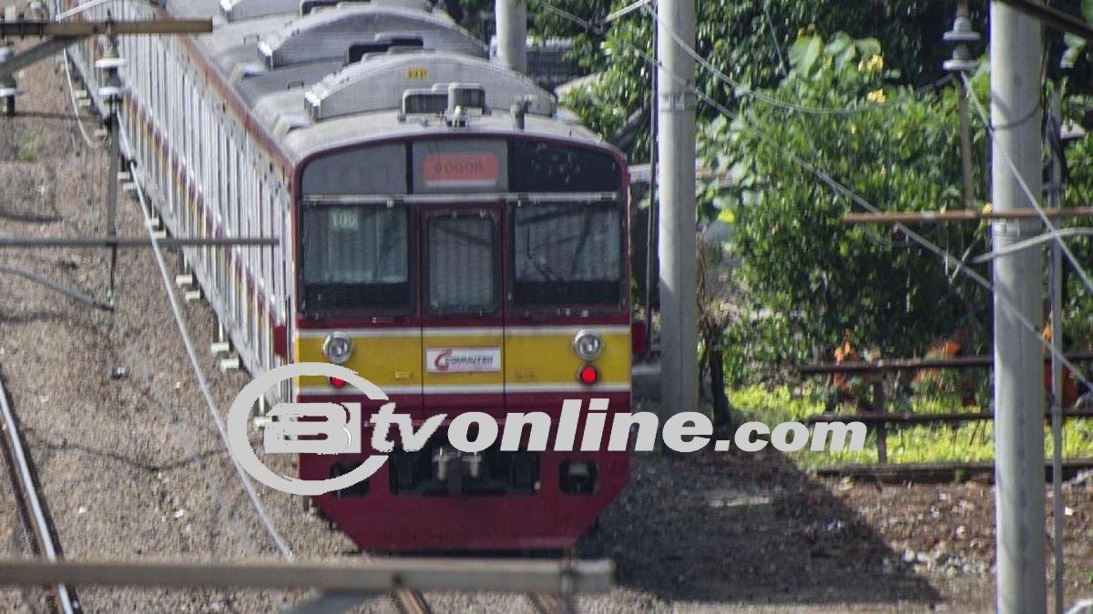 Rute Tanah Abang-Rangkasbitung Terganggu Akibat Tabrakan Mobil Vs KRL di Tigaraksa