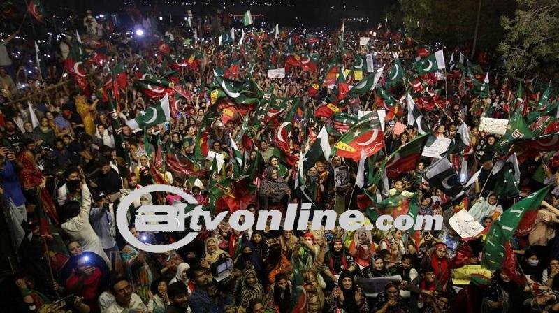 Ribuan Pendukung Imran Khan Blokir Jalan Raya Akibat Dugaan Kecurangan Pemilu