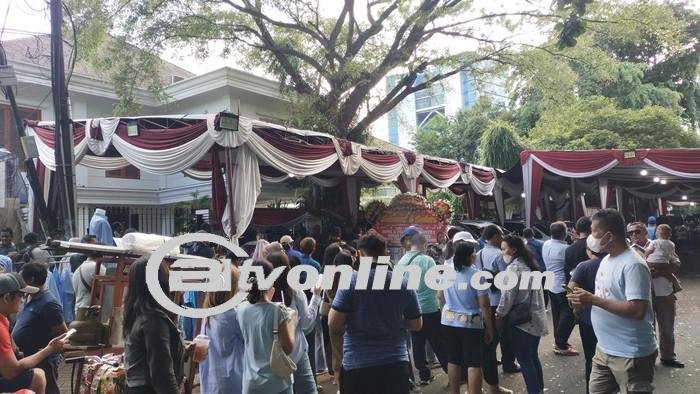 Antusiasme Dukungan di Kediaman Prabowo Subianto Pasca-Pencoblosan